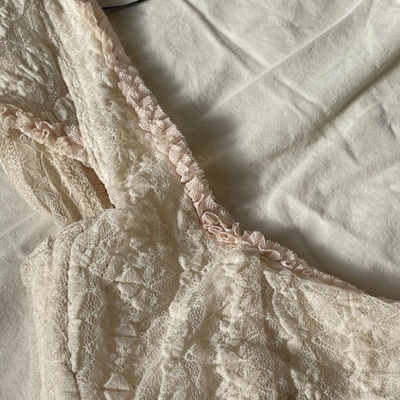 Elegant Cream Lace Women's Top - Picture 3 of 15
